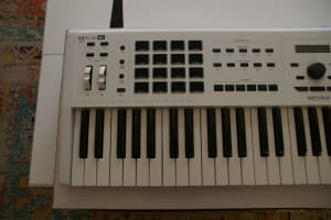 Arturia keylab 61 mk 2 midi keyboard
