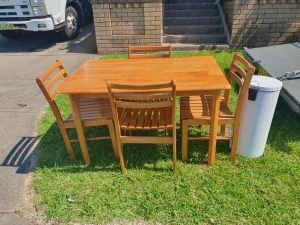 Free table with 4 chairs 