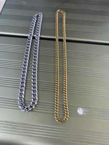 Gold silver chain only been worn once