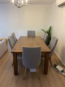 Robust Hardwood Dining Table with 6x Chairs