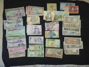 Banknote Lot 4 Iraq to Lesotho