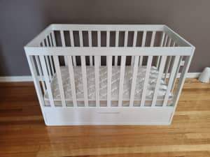 Baby cot with drawer and spring mattress