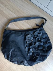 Black shoulder bag - under arm