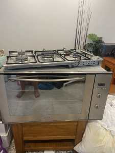 900 mm Electric oven and Gas cooktop