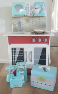 KIDS FULLY EQUIPPED KITCHEN SET