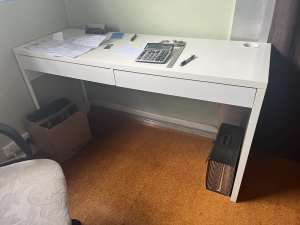 White computer desk with two drawers