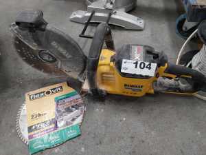 Dewalt DCS690 Concrete Cutting Saw