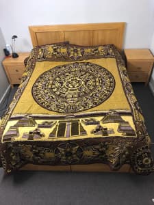 Bed cover/blanket Aztec/Mayan design