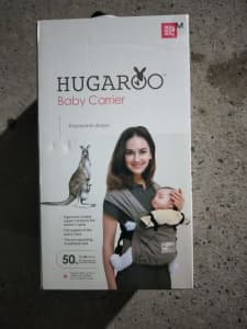 Mamaway Hugaroo Baby Carrier - Khaki NEW