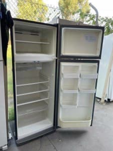 410 liter kelvinator stainess steel fridge