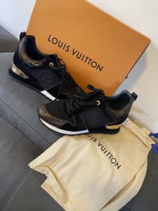 Louis Vuitton - 1A3CWA RUN AWAY SNEAKER