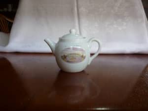 Vintage collectable Harbour Bridge mini doll teapot BARGAIN $12
