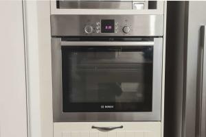 Bosch oven hbn530551a - GREAT CONDITION!