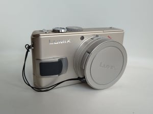 Panasonic LUMIX DMC-LX2 10.2MP Camera