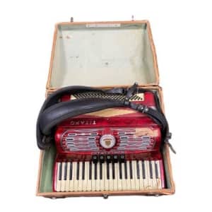 Titano Vintage Piano Accordion Organette Tube Chamber Red 002900250295