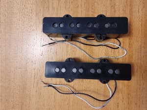 Original pickups with covers for 1972 Fender Jazz Bass US 