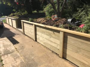 CLEARING DISCOUNTED STOCK DIY Retaining wall - easy to install panels