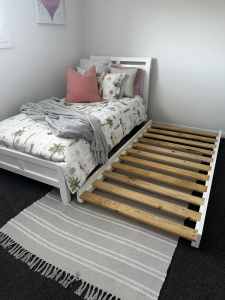 Single bed with trundle 