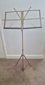 Music stand in good condition - FOLDABLE