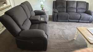 5 Seater lounge suite (4x electric recliners and usb ports)