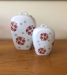 *As NEW* 2 x Harmony Pair of Urns or Vases by Royal Doulton