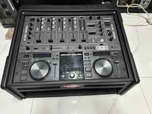 Pioneer MEP-7000 CD/MP3 Player - Pioneer DJM-3000 Mixer.