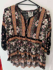 Wanted: Jasse Print Top BN ladies size S very wide fit