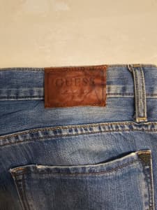 GUESS DESIGNER DENIM JEANS - MADE IN USA - BLUE, W33 L34 - ALMOST NEW
