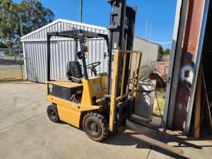 TCM 1.5t electric forklift with charger