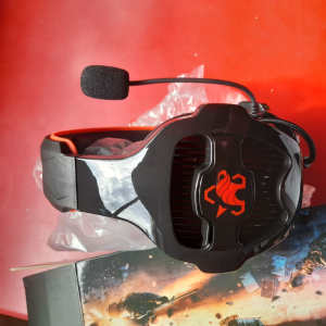 BRAND NEW GAMING HEADSET w MICROPHONE- NEW