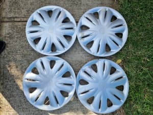 Set of 4x 15 inch Toyota Hubcaps used, for Camry, Yaris, Corolla