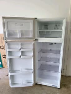Fisher and paykel 380 fridge freezer