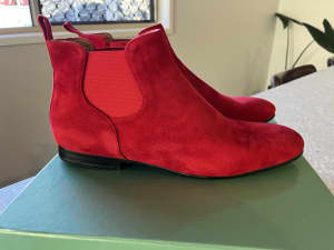 Red suede boots now 40