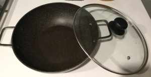 32cm Wok with cover