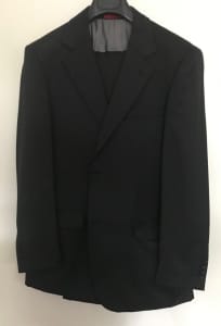 MAN TO MAN DARK GREY SIGNATURE MENS TWO PIECE SUIT SIZE 40
