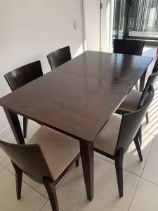 Dining Table with 6 chairs - Expandable