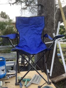 Folding camp chair