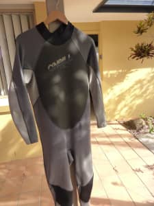 3mm full steamer wetsuit (Oneill) suit slim build (XL)good condition