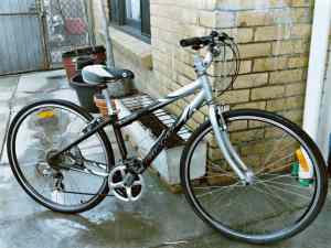 Size S GIANT hybrid adults bike 152-165cm can ride. 6 speeds ride well