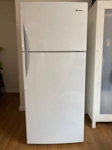 Westinghouse 420L Fridge in very good condition