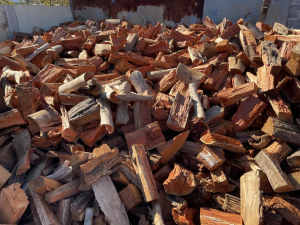 Firewood (double split) seasoned fire wood 3 cubes delivered&tipped