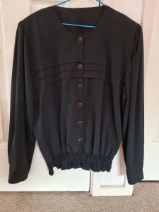 Top black size 18 long sleeves vintage