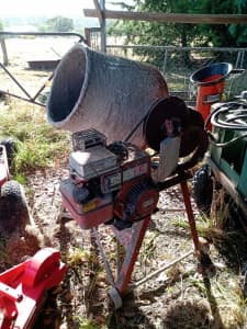 Old light burn petrol concrete mixer cement running condition 