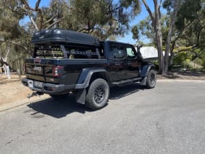 Jeep Gladiator MY21 overland with a host of extras. 