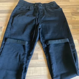 BLACK CARGO PANTS size 8🧚‍♀️$10