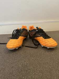 Umbro Football Boots Orange/Black SIZE UK:2.5