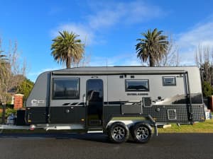 2022 Brilliant Overlander Off Road TRIPLE BUNK 21.6 ft family with Full Ensuite