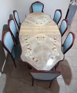 Beautiful Antique 8x Chairs and Extendable Table For Sale
