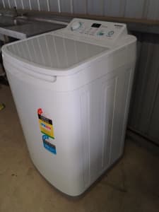 Simpson 6kg washing machine.( Near new)