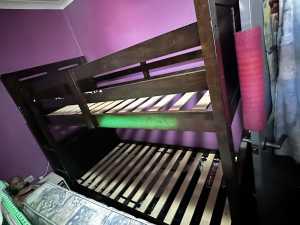 Solid bunk bed